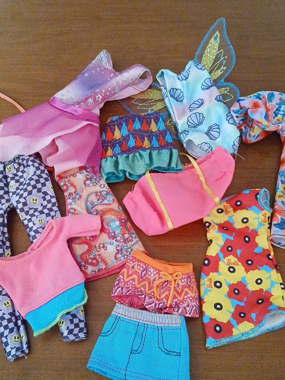 Lot Of Barbie Clothes And Gym Bag Retro Colors 11 Pcs